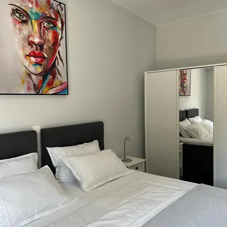 Kyra Maria アパート